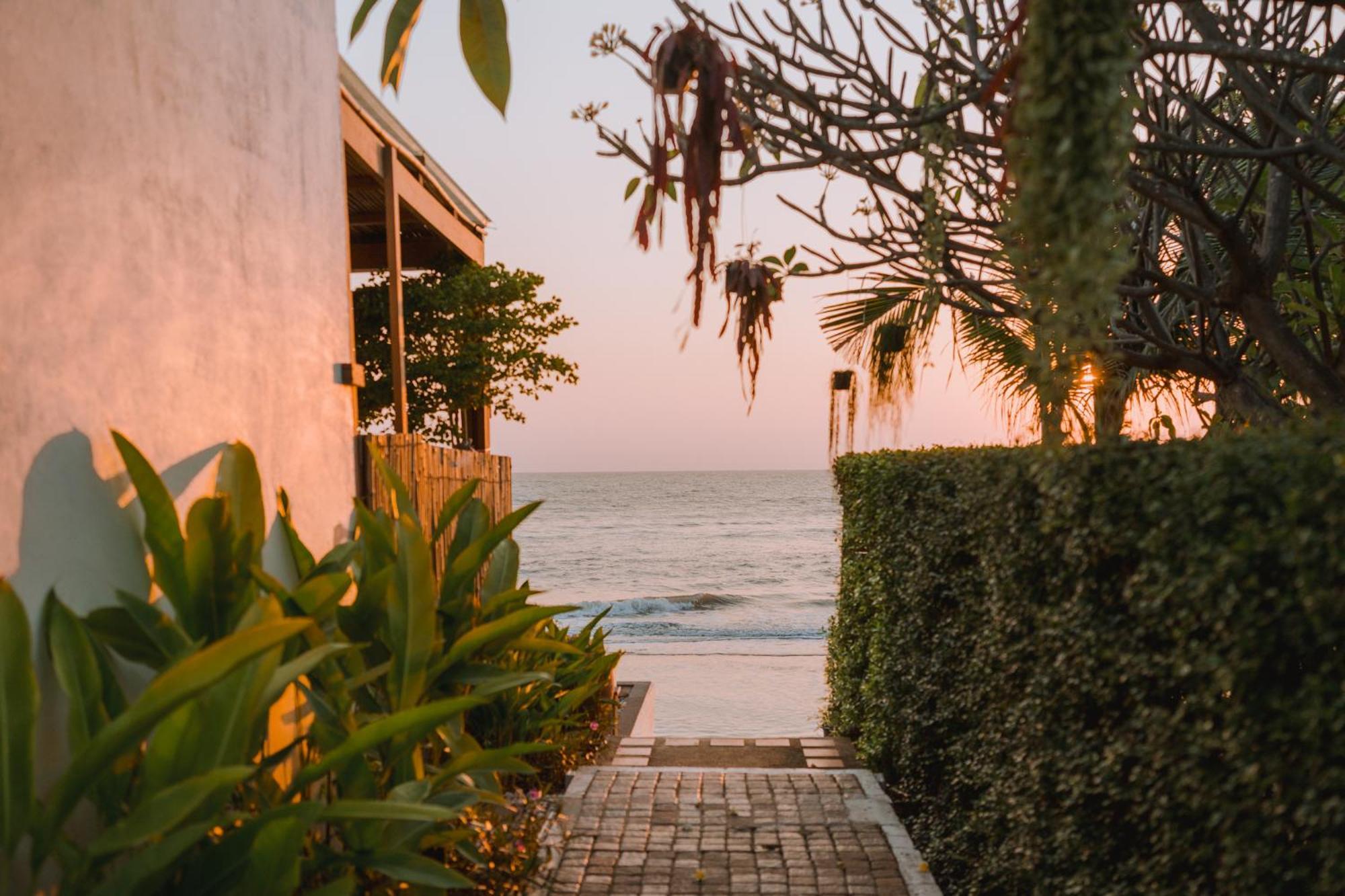 Areeya Beachfront Villas Pranburi Ban Nong Sua  Exterior photo