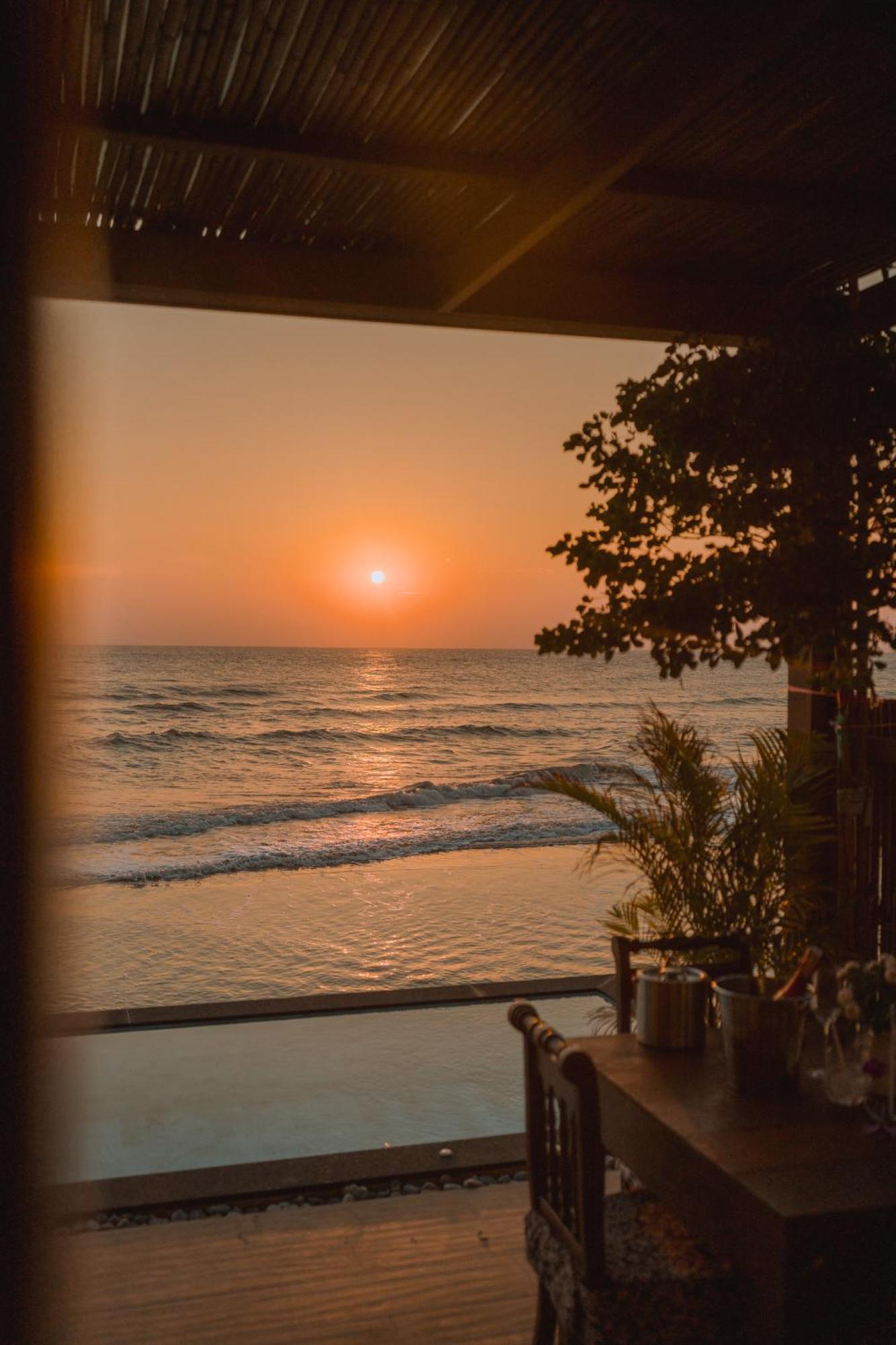 Areeya Beachfront Villas Pranburi Ban Nong Sua  Exterior photo