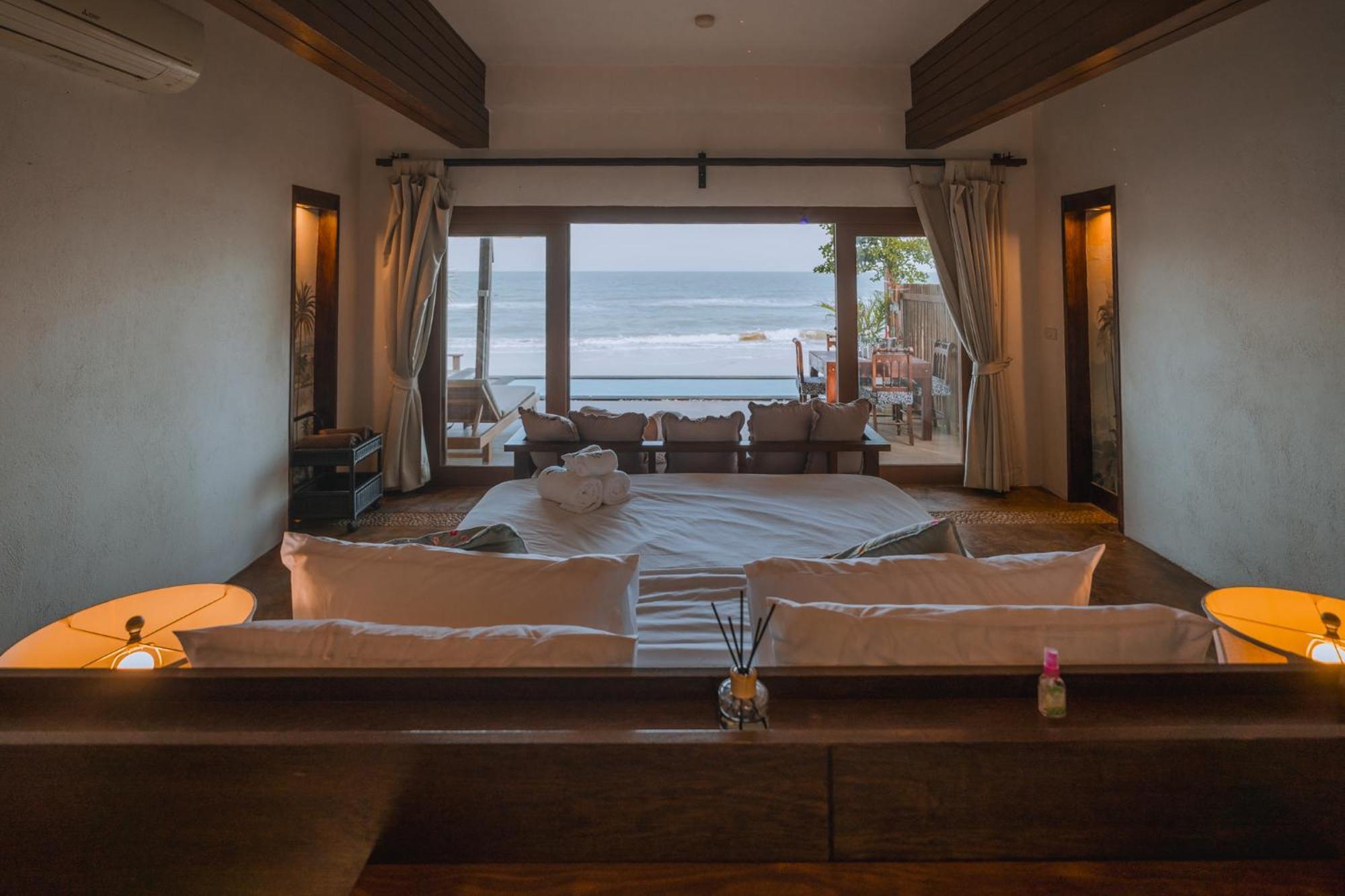 Areeya Beachfront Villas Pranburi Ban Nong Sua  Exterior photo