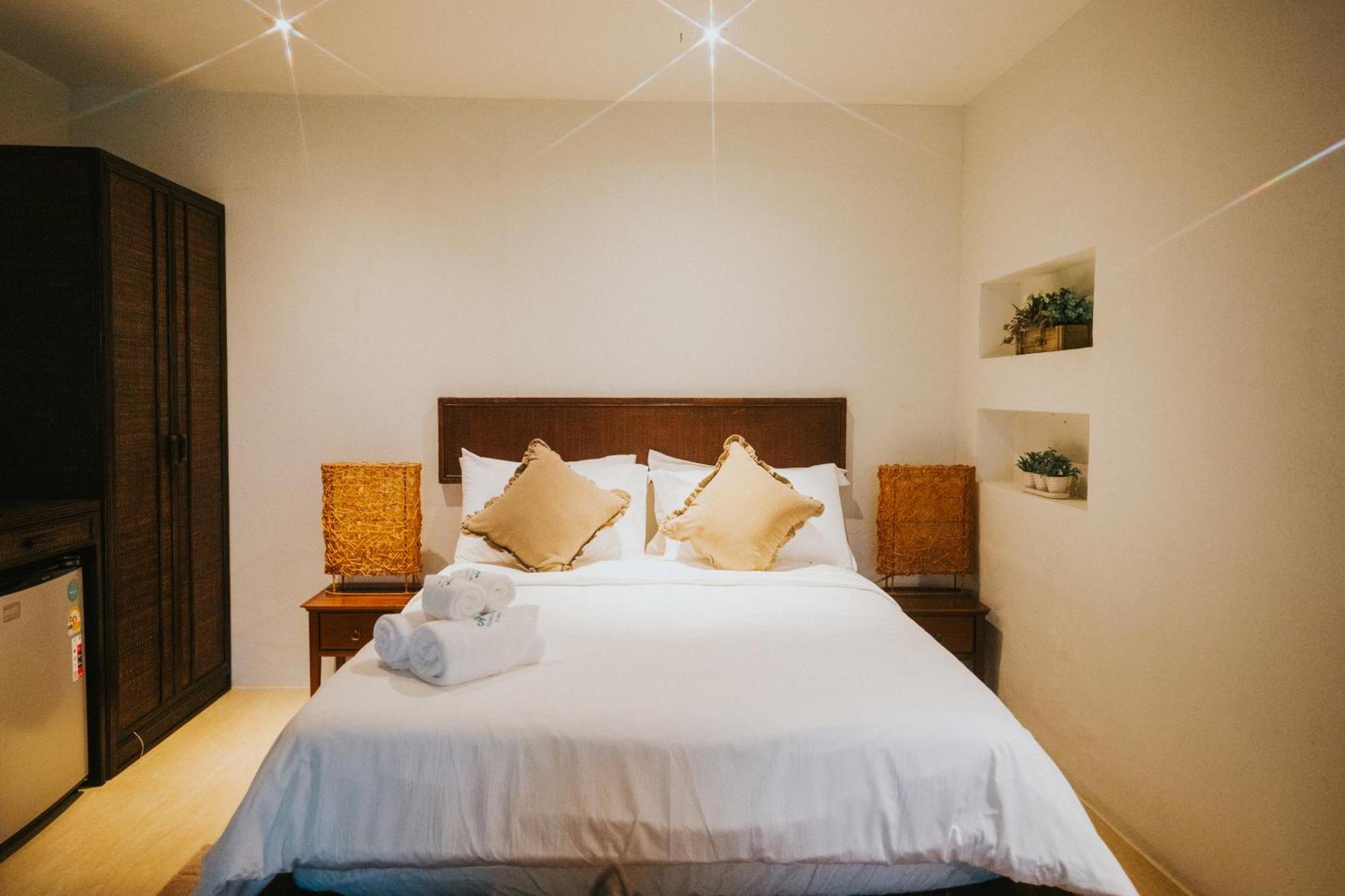Areeya Beachfront Villas Pranburi Ban Nong Sua  Exterior photo